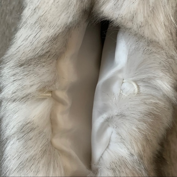 Missguided Faux Fur Vest White/ Gray / Beige NEW - Picture 5 of 6